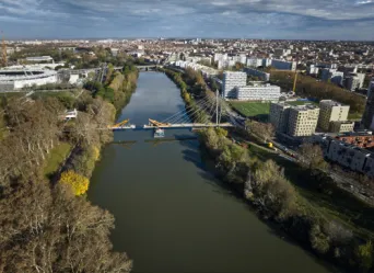 Photo TOULOUSE by VIET - Passerelle d'empalot et Garonne