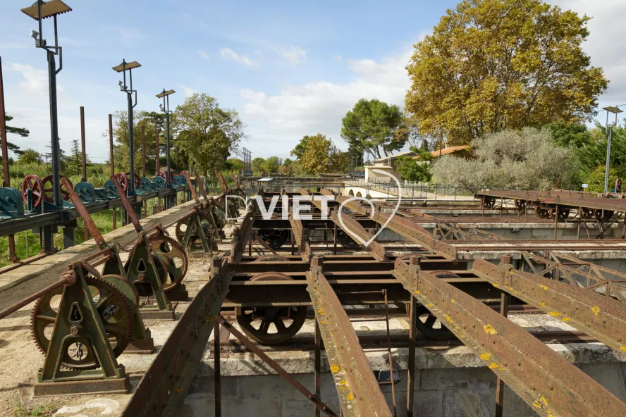 Photo TOULOUSE by VIET - OUVRAGE DU LIBRON