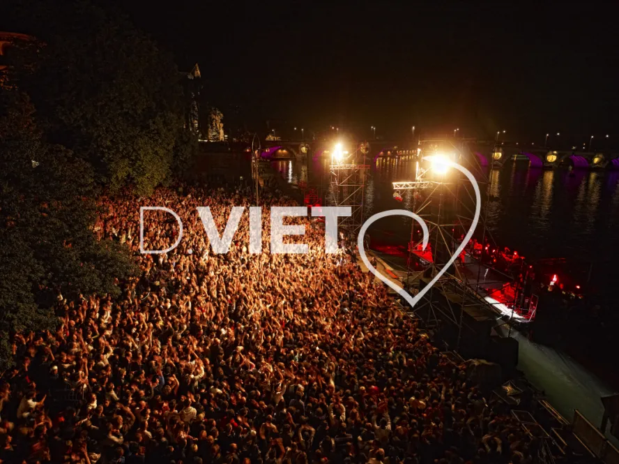 Photo TOULOUSE by VIET - Spectacle sur la garonne