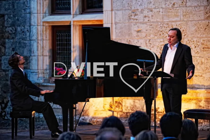 Photo TOULOUSE by VIET - Chateau de Montal Melodrames par Michel Fau musique Liszt et Wagner