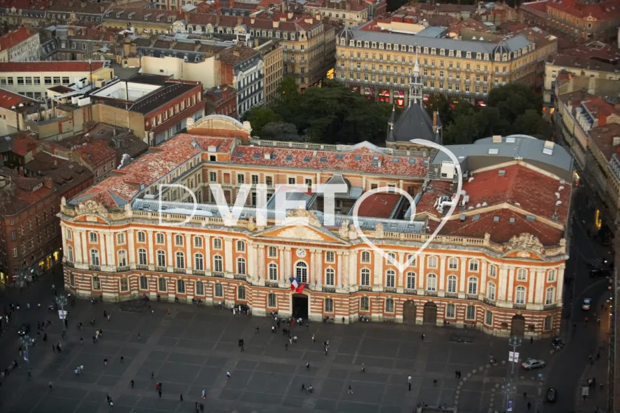 Photo TOULOUSE by VIET - La place du capitole