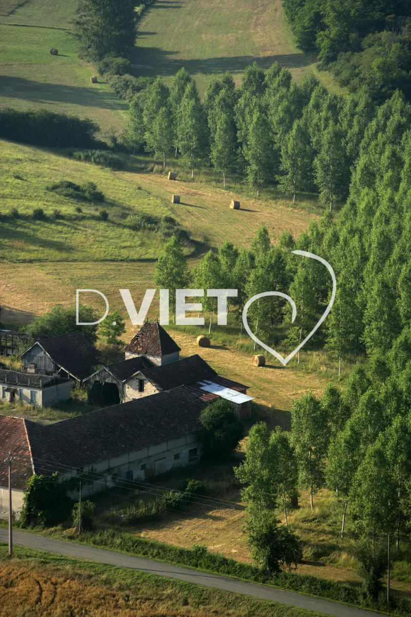 Photo TOULOUSE by VIET - 82 AU DESSUS DE MOISSAC N44°1223.0 E001°0609.3 ©VIET 361.com