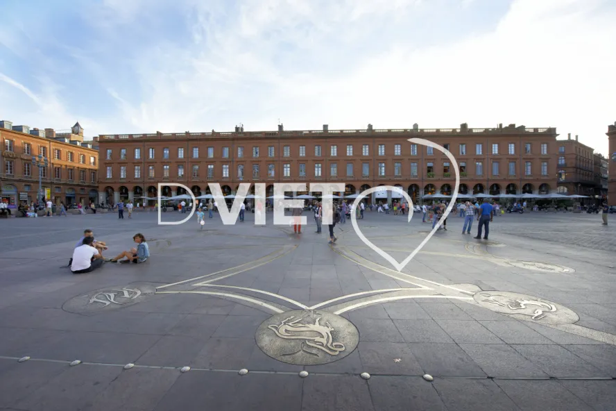 Photo TOULOUSE by VIET - Place du Capitole