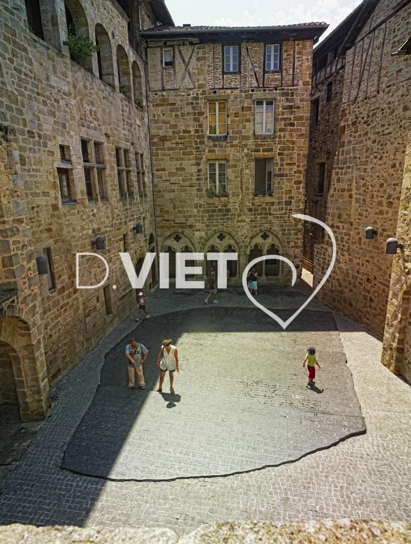 Photo TOULOUSE by VIET - Pierre de rosette sur la place des ecritures