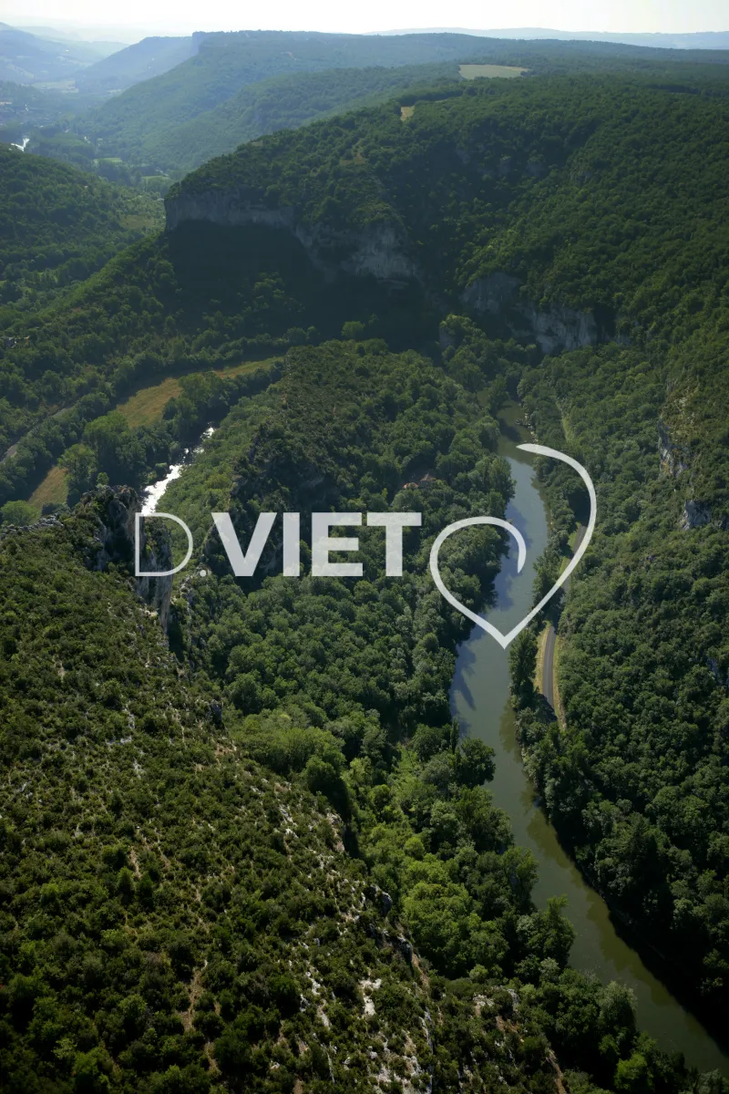 Photo TOULOUSE by VIET - 82 ENTRE PENNE ET ST ANTONIN LE CAPUCIN RIVIERE L'AVEYRON N44°08501 E001°43100 ©VIET 361.com