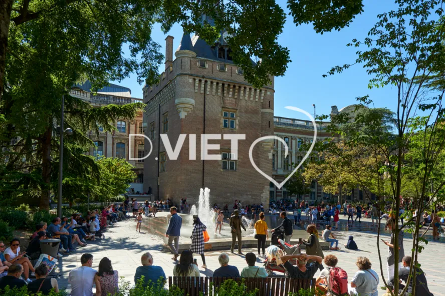 Photo TOULOUSE by VIET - Square Charles de Gaulle CAPITOLE