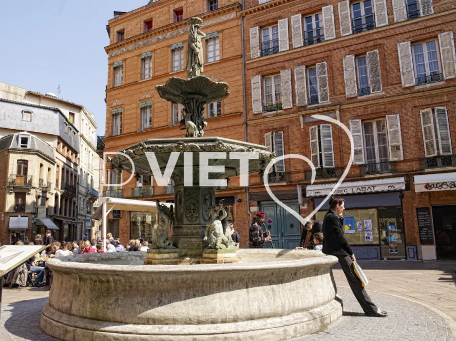 Photo TOULOUSE by VIET - PLace Salengro