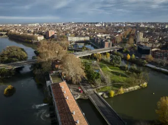Photo TOULOUSE by VIET - Garonne ramier et vue sur la cit&eacute;