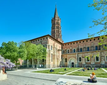 Photo TOULOUSE by VIET - Place de Saint-Sernin et ses glycines