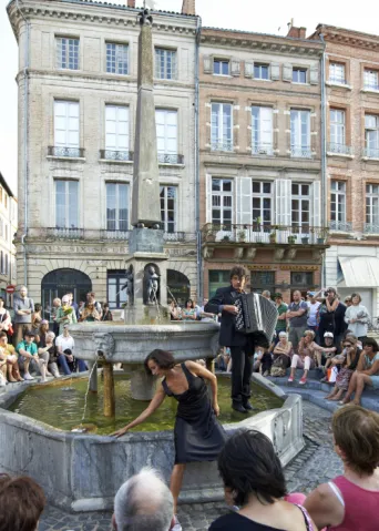 Photo TOULOUSE by VIET - Place Saint Etienne