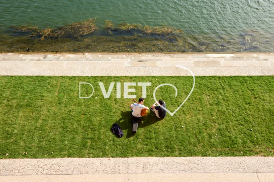 Photo TOULOUSE by VIET - au bord de la Garonne