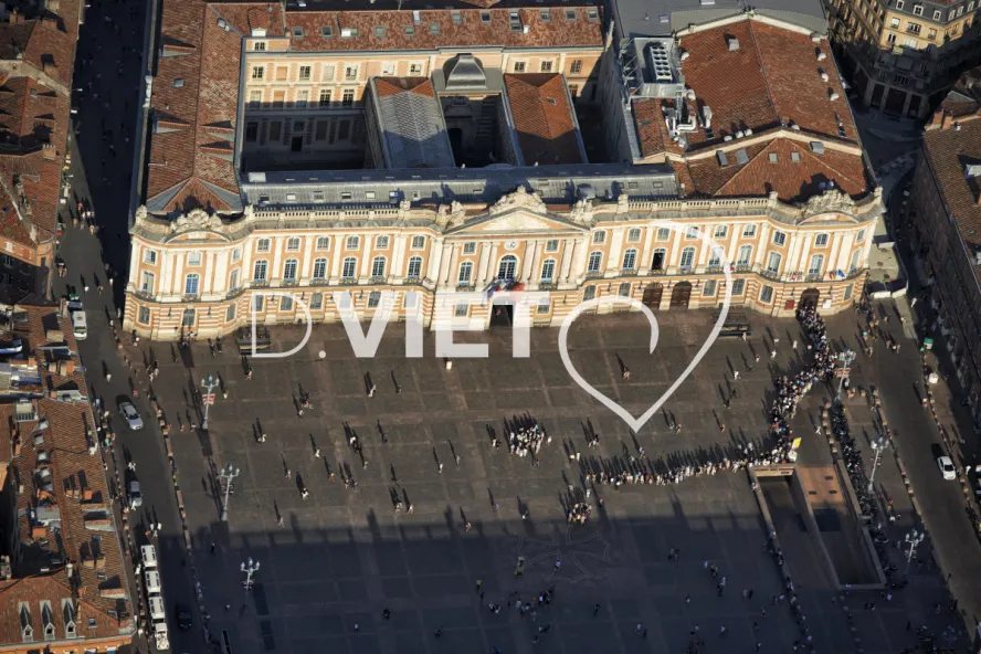 Photo TOULOUSE by VIET - Queue pour le théâtre