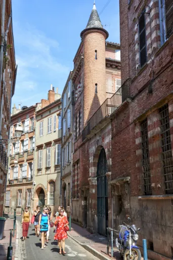 Photo TOULOUSE by VIET - Tour dans la rue
