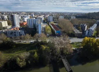Photo TOULOUSE by VIET - Passerelle de la poudri&egrave;re et Empalot