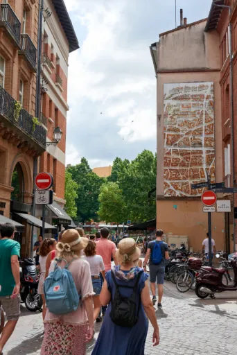 Photo TOULOUSE by VIET - Groupe en visite rue commercante