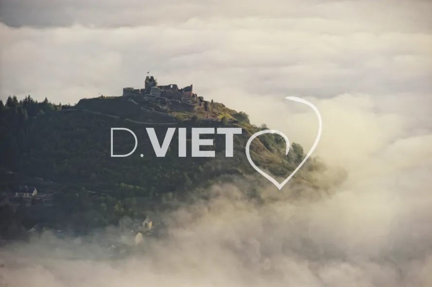 Photo TOULOUSE by VIET - chateau de Calmont d Olt