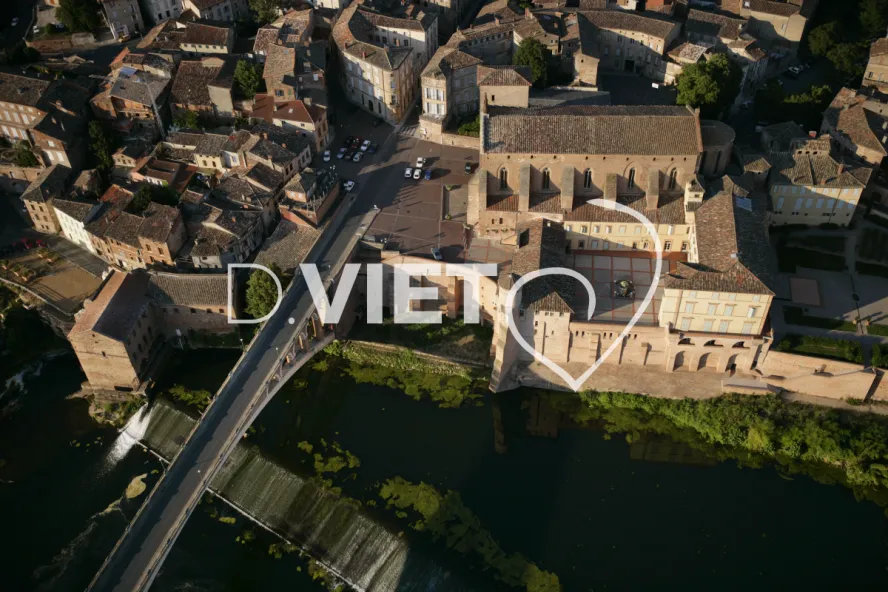 Photo TOULOUSE by VIET - 81 GAILLAC N43°53495 E001°53598 ©VIET 361.com