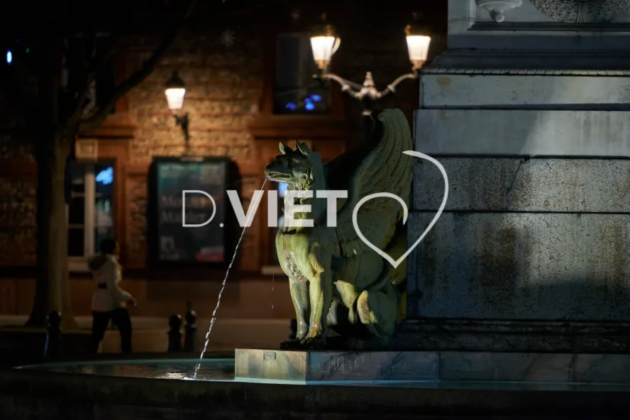 Photo TOULOUSE by VIET - Fontaine des 3 Dauphins