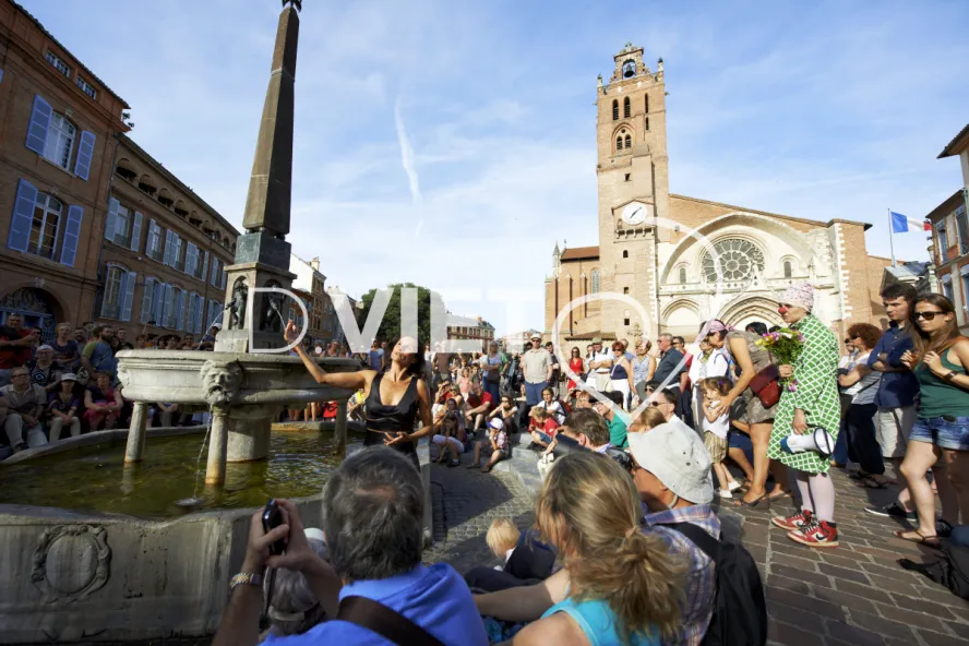 Photo TOULOUSE by VIET - Place Saint Etienne Cie La Baraque musique dansée