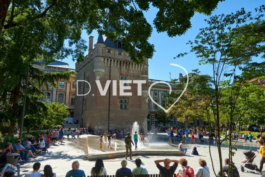Photo TOULOUSE by VIET - Square Charles de Gaulle CAPITOLE