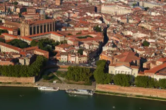 Photo TOULOUSE by VIET - Place de la Daurade