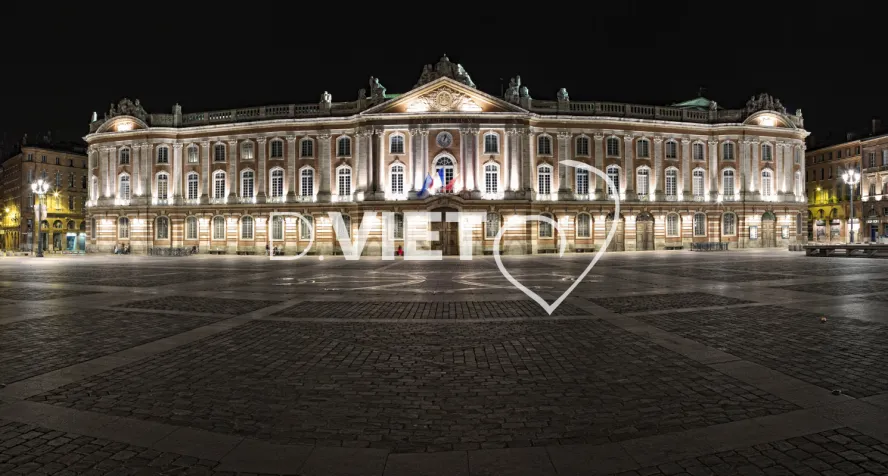 Photo TOULOUSE by VIET - Place du Capitole de nuit