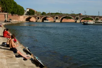 Photo TOULOUSE by VIET - au bord de la Garonne