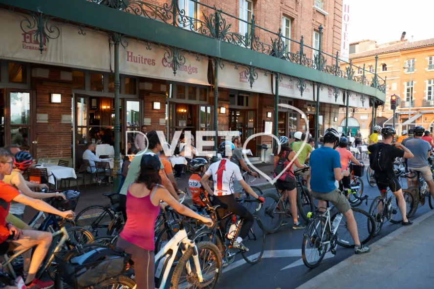 Photo TOULOUSE by VIET - velo au bord de la garonne