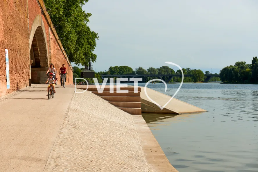 Photo TOULOUSE by VIET - au bord de la Garonne