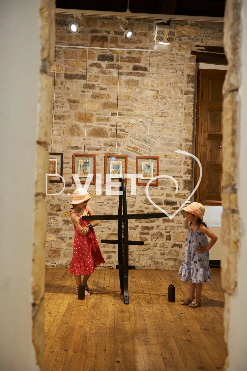 Photo TOULOUSE by VIET - Les 2 Petites filles Famille Caudron de Surville