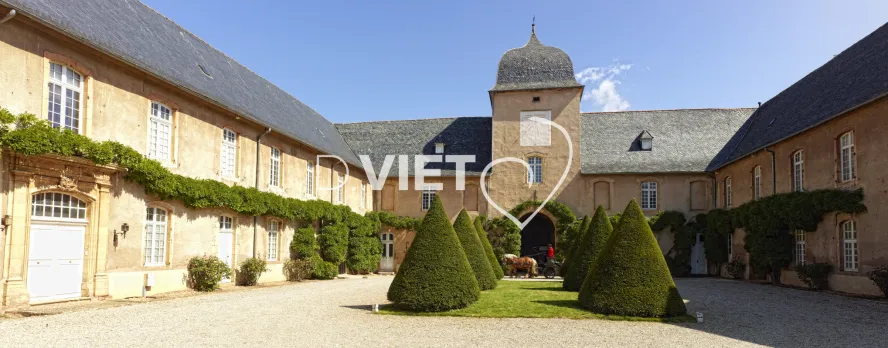 Photo TOULOUSE by VIET - Les Haras nationaux de Rodez